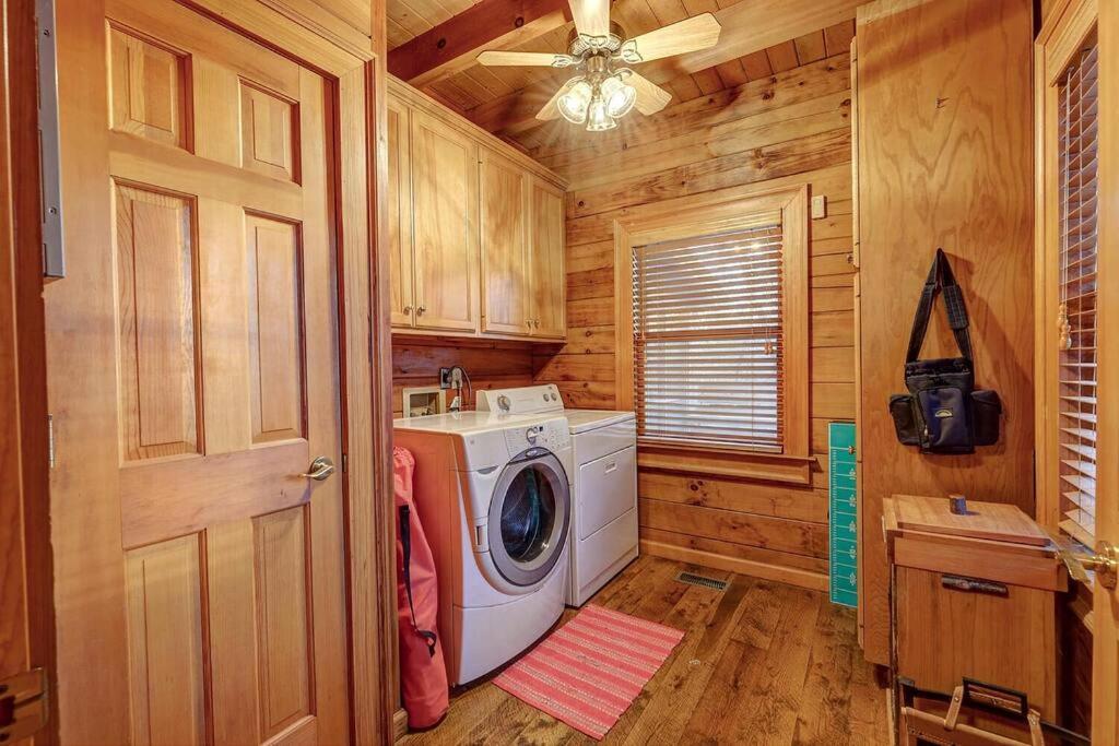 Blue Ridge Bliss- Spacious Cabin, Pets, Hot Tub! Eksteriør billede