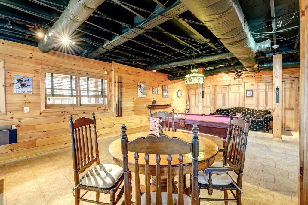 Blue Ridge Bliss- Spacious Cabin, Pets, Hot Tub! Eksteriør billede