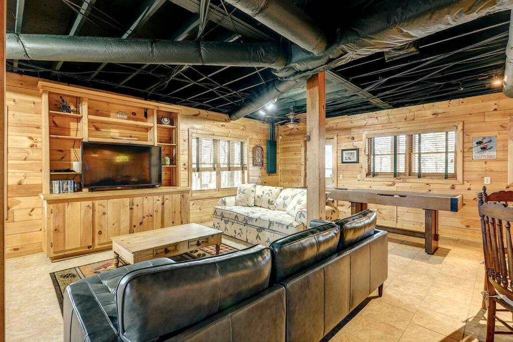 Blue Ridge Bliss- Spacious Cabin, Pets, Hot Tub! Eksteriør billede
