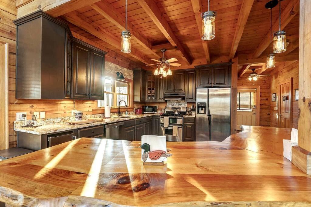 Blue Ridge Bliss- Spacious Cabin, Pets, Hot Tub! Eksteriør billede