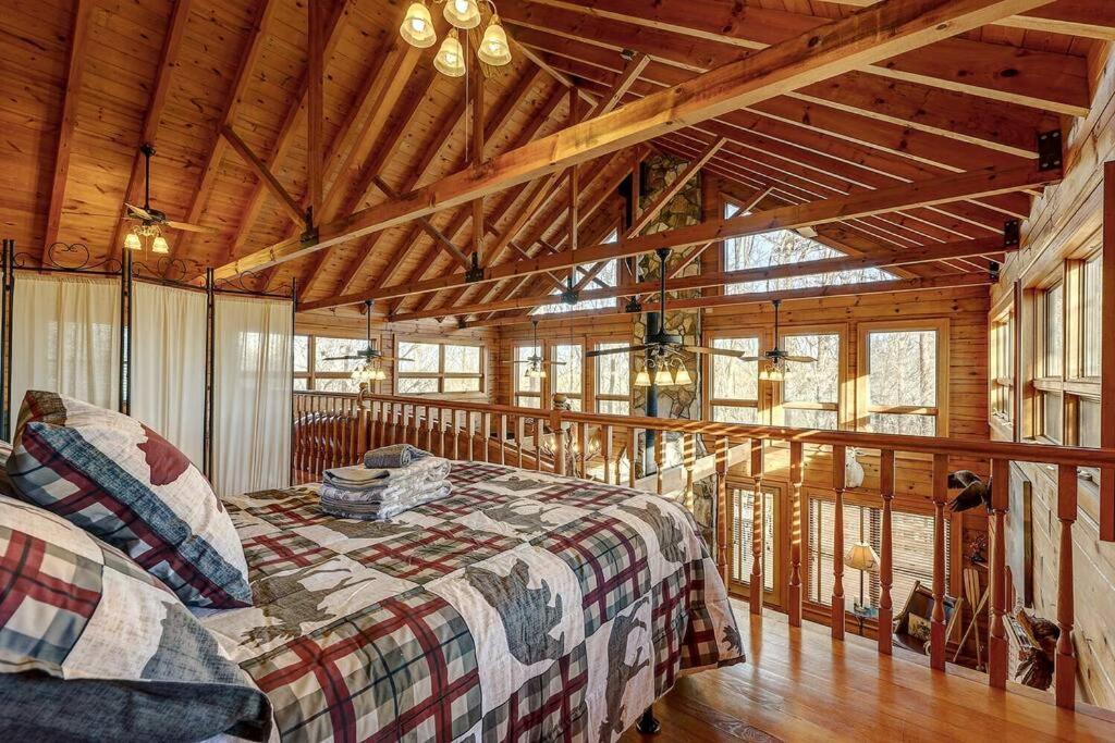Blue Ridge Bliss- Spacious Cabin, Pets, Hot Tub! Eksteriør billede