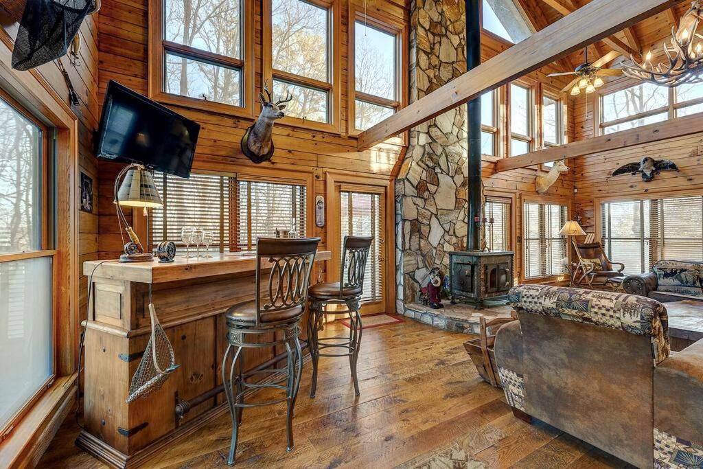 Blue Ridge Bliss- Spacious Cabin, Pets, Hot Tub! Eksteriør billede