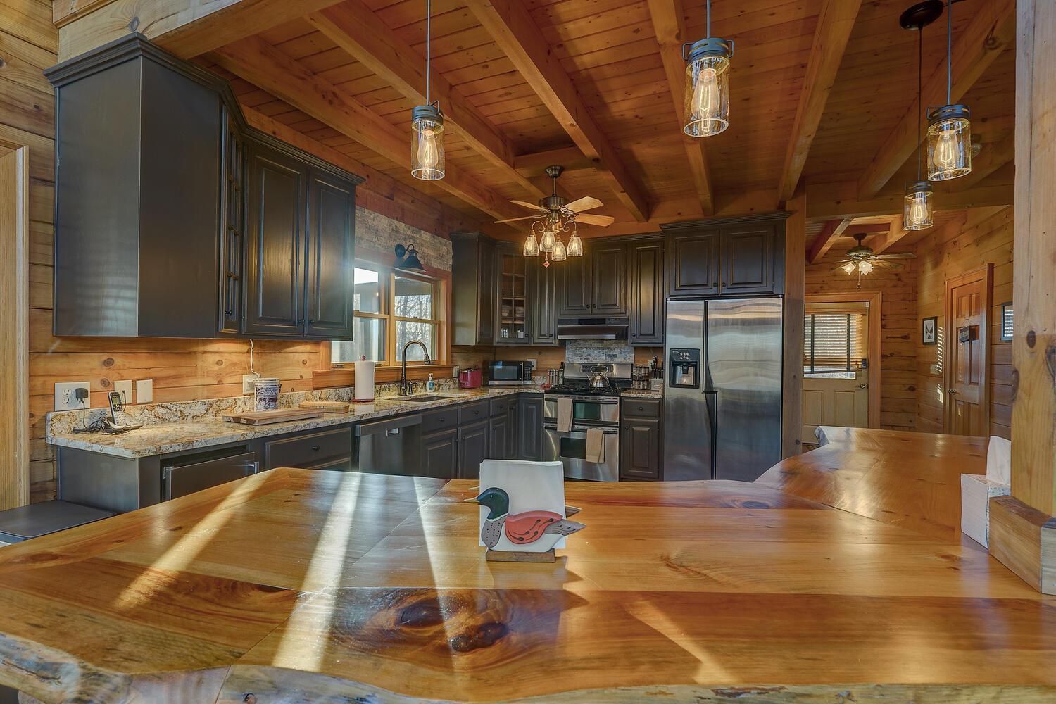 Blue Ridge Bliss- Spacious Cabin, Pets, Hot Tub! Eksteriør billede